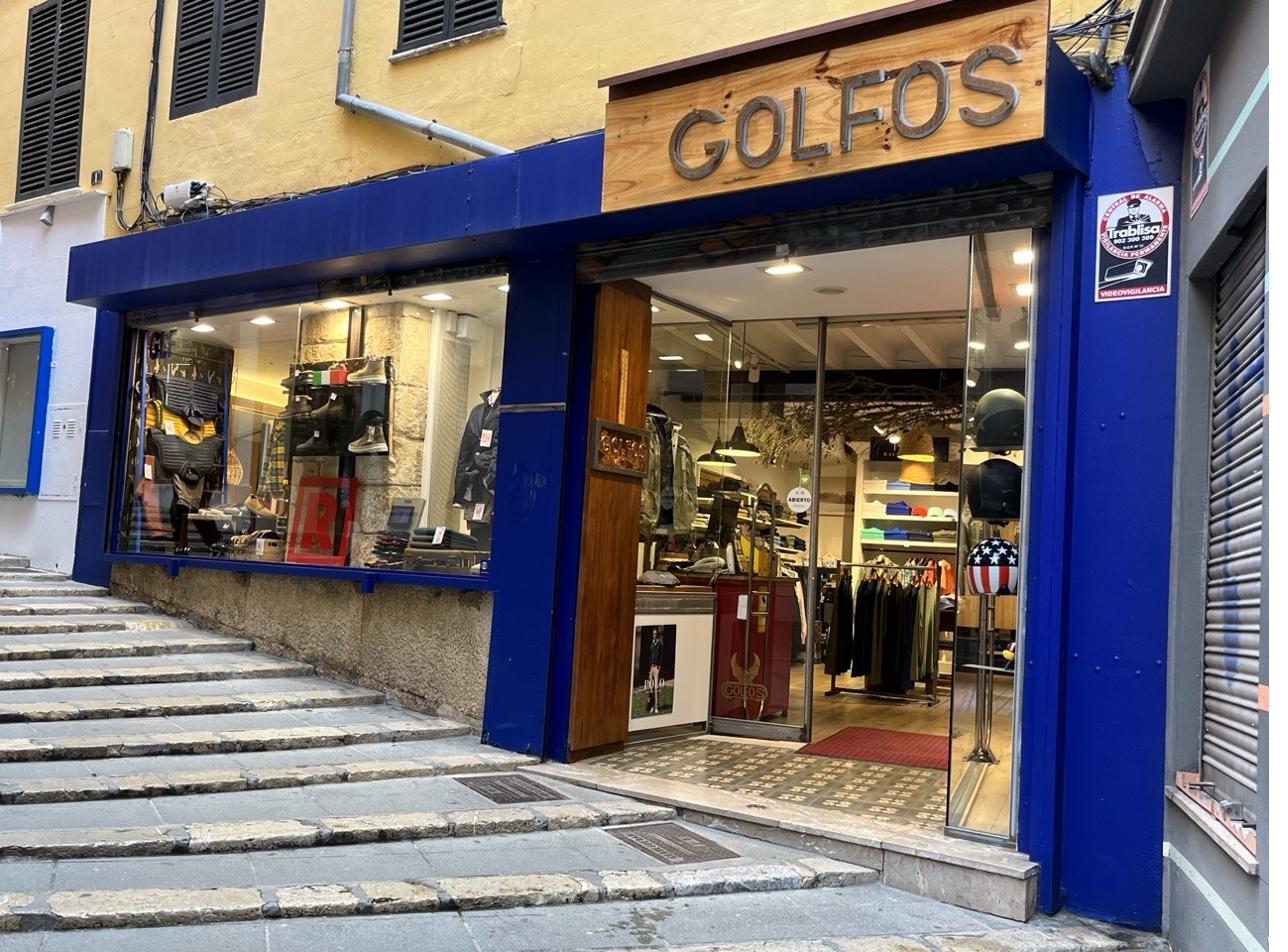 Fachada de la tienda Golfos en el casco antiguo de Palma de Mallorca